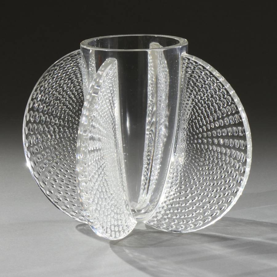 Vase en verre moulé pressé Lalique
